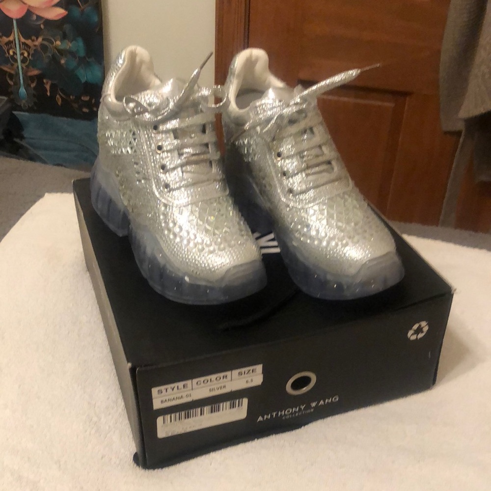 Anthony Wang collection banana 01 silver sparkly shoes. Size 6.5.
